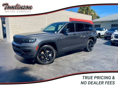 Used 2022 Jeep Grand Cherokee L Laredo RWD image 1