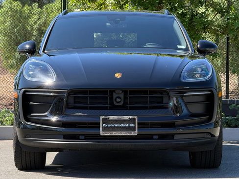 Used 2026 Porsche Macan AWD/4WD image 10