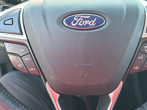 Used 2015 Ford Edge SEL image 18
