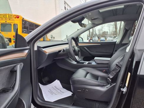 Used 2025 Tesla Model Y Long Range image 10