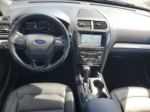 Used 2018 Ford Explorer XLT w/ Equipment Group 202A AWD/4WD image 13