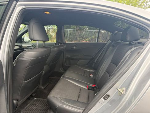 Used 2017 Honda Accord Sport image 9
