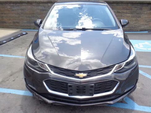 Used 2017 Chevrolet Cruze LT w/ Convenience Package FWD image 3
