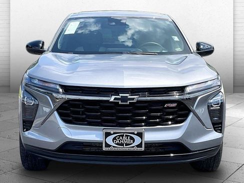 Used 2025 Chevrolet Trax RS w/ Driver Confidence Package FWD image 2