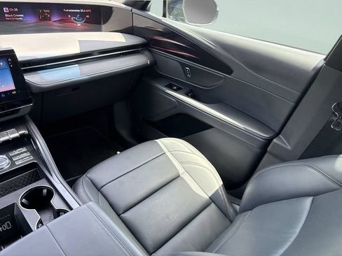 Certified 2024 Lincoln Nautilus Premier w/ Jet Appearance Package AWD/4WD image 29
