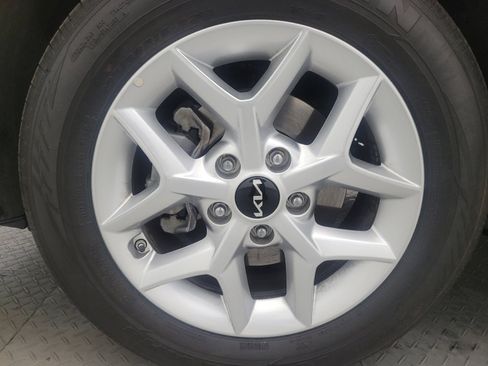 Used 2025 Kia Soul S image 31