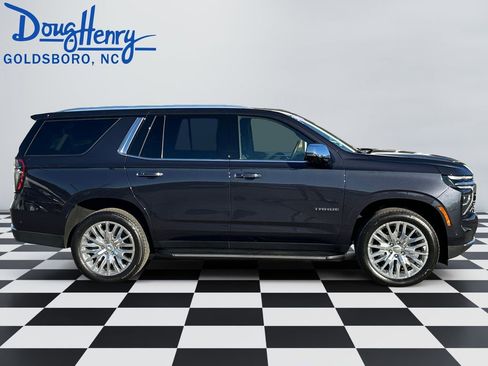 Used 2025 Chevrolet Tahoe Premier AWD/4WD image 6