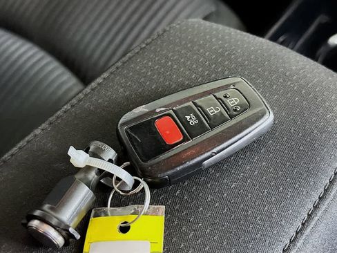 Used 2019 Toyota Prius Prime Plus FWD image 21