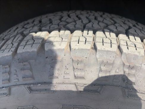 Used 2022 GMC Yukon AT4 image 9