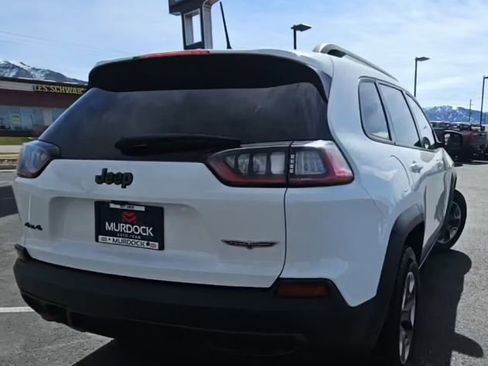 Used 2019 Jeep Cherokee Trailhawk image 9