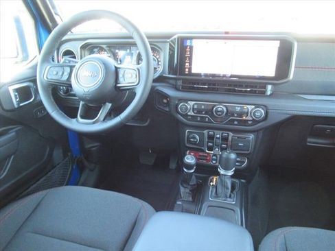 New 2025 Jeep Gladiator Rubicon w/ Convenience Group image 13