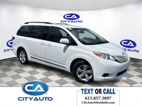 Used 2017 Toyota Sienna LE FWD image 1