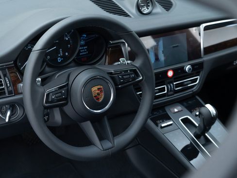 New 2026 Porsche Macan image 19