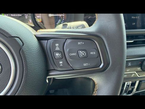 Used 2024 Jeep Wrangler Unlimited AWD/4WD image 9