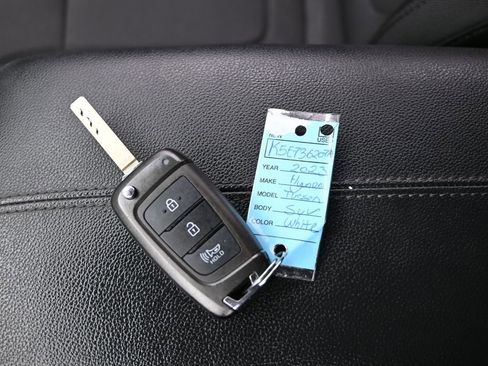 Used 2023 Hyundai Tucson SE image 18