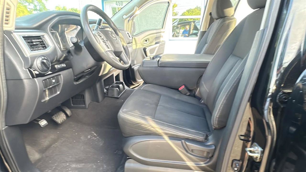 Used 2017 Nissan Titan SV RWD image 21