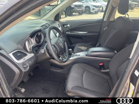 Used 2019 Dodge Journey SE FWD image 5