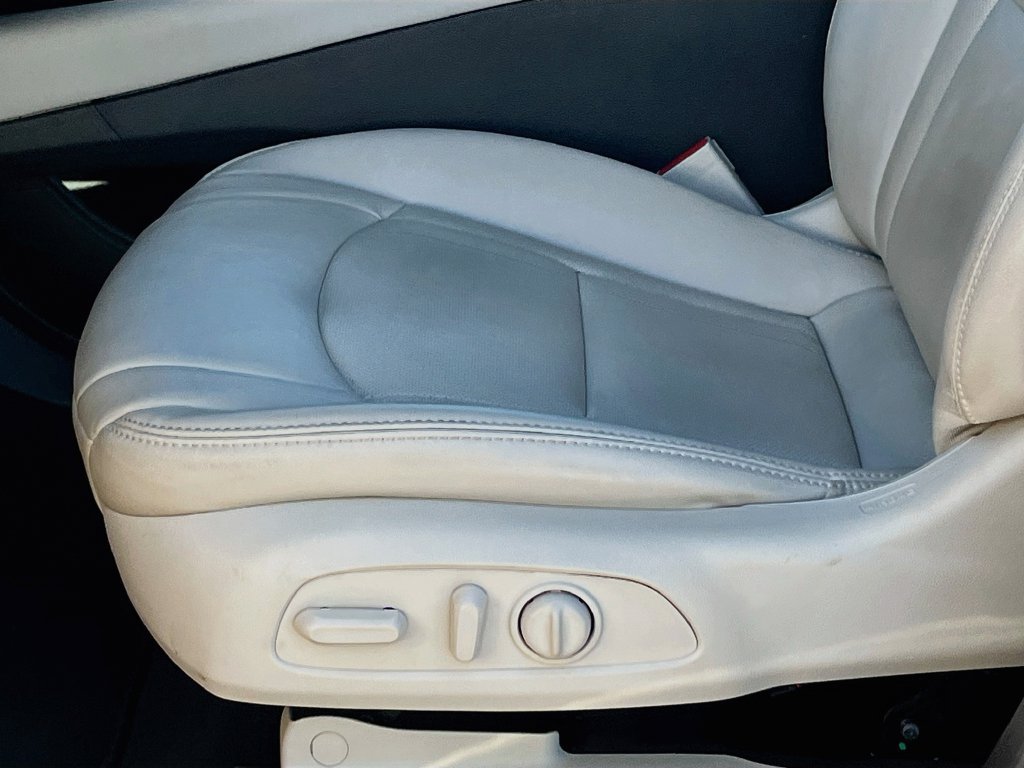 Used 2022 Buick Enclave Essence FWD image 18