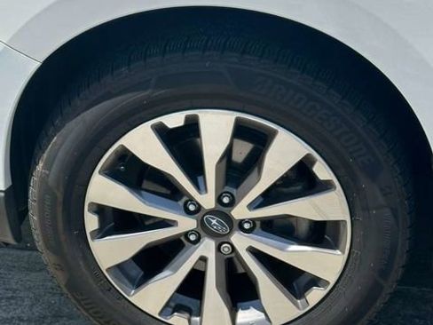 Used 2018 Subaru Outback 3.6R Touring AWD/4WD image 6