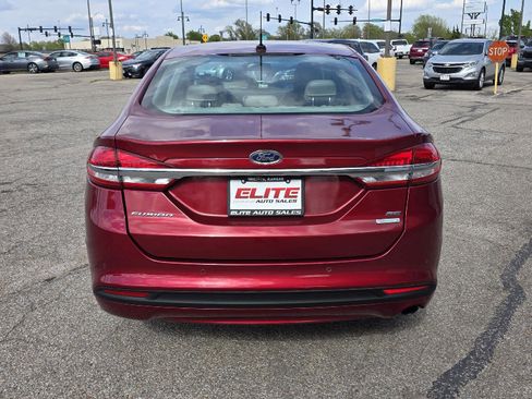 Used 2017 Ford Fusion SE w/ Fusion SE Technology Package FWD image 6