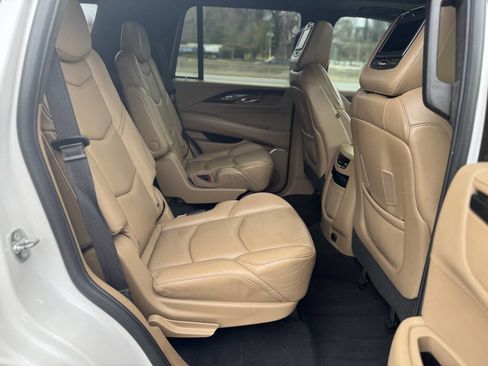 Used 2018 Cadillac Escalade Platinum image 24