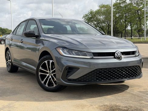 Used 2025 Volkswagen Jetta Sport FWD image 2