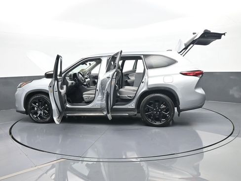 Used 2022 Toyota Highlander L image 74