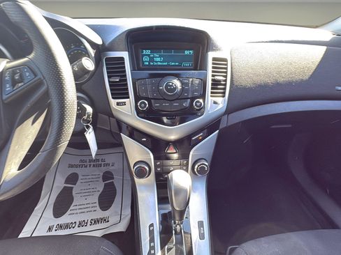 Used 2015 Chevrolet Cruze LT image 10