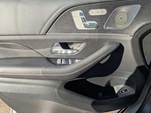 Certified 2025 Mercedes-Benz GLS 450 4MATIC image 23