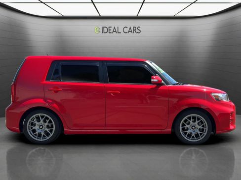 Used 2014 Scion xB FWD image 4