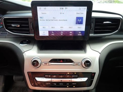 Used 2022 Ford Explorer XLT w/ Equipment Group 202A AWD/4WD image 15