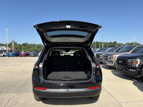 Used 2023 Jeep Grand Cherokee Limited image 5