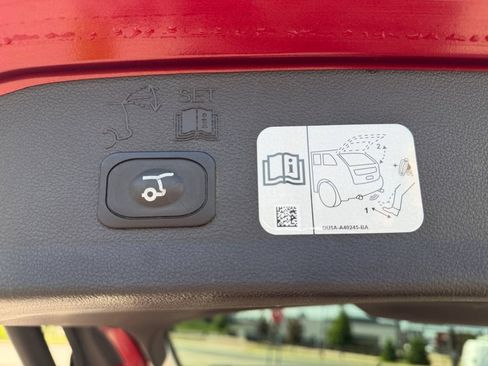 Used 2017 Ford Escape Titanium AWD/4WD image 28