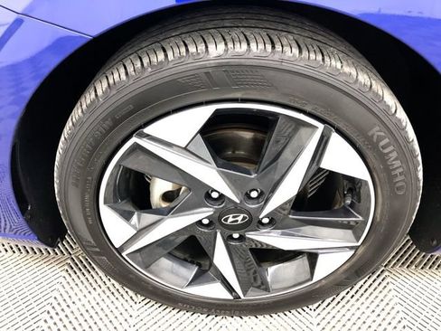 Used 2023 Hyundai Elantra SEL w/ Convenience Package FWD image 17
