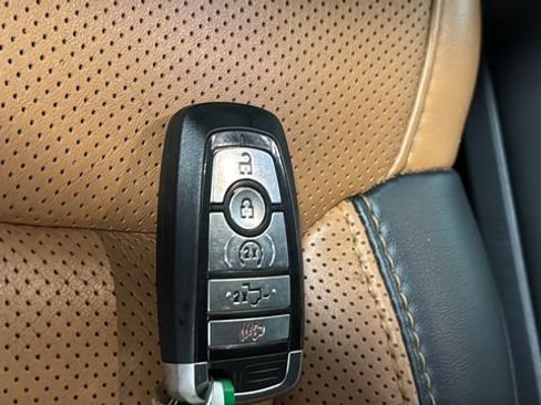Used 2023 Ford F250 Platinum AWD/4WD image 19