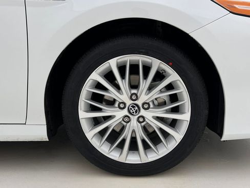 Used 2019 Toyota Camry XLE image 28