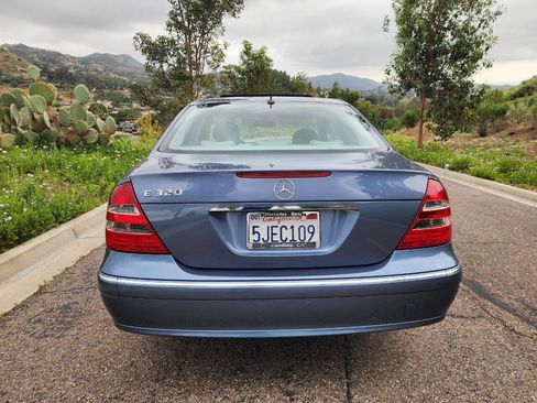 Used 2005 Mercedes-Benz E 320 Sedan image 4