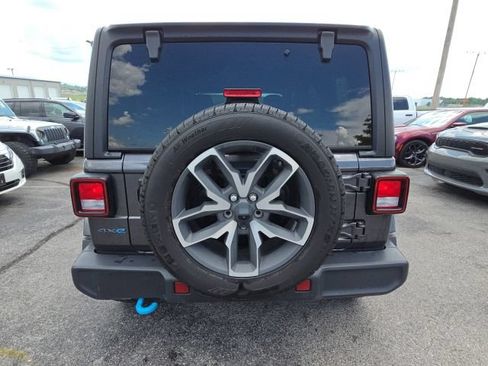 Used 2024 Jeep Wrangler Unlimited w/ Convenience Group AWD/4WD image 8