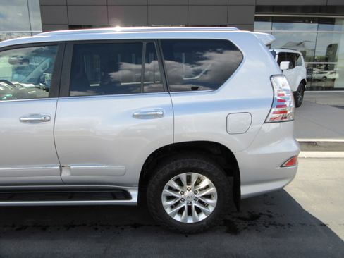 Used 2014 Lexus GX 460 w/ Premium Package AWD/4WD image 4