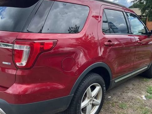 Used 2017 Ford Explorer XLT w/ Equipment Group 202A AWD/4WD image 9