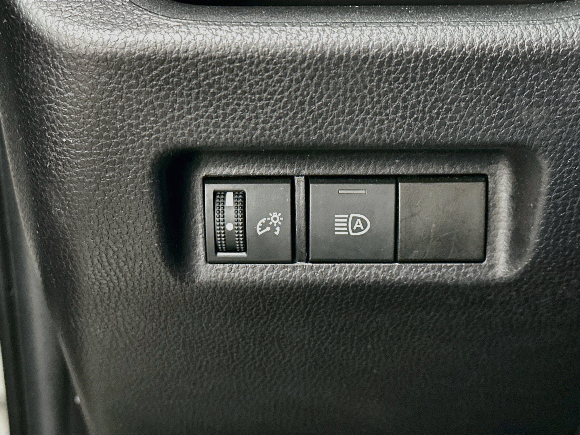 Used 2025 Toyota RAV4 LE AWD/4WD image 17