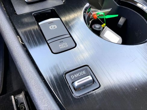 Used 2024 Nissan Rogue SV FWD image 33