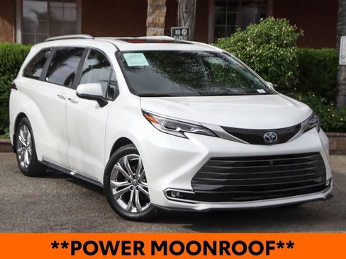 Used 2023 Toyota Sienna Platinum FWD image 2