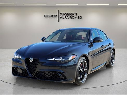 New 2026 Alfa Romeo Giulia Base image 3