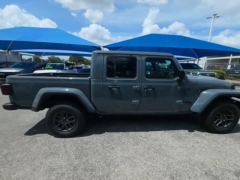 Used 2025 Jeep Gladiator Sport AWD/4WD image 2