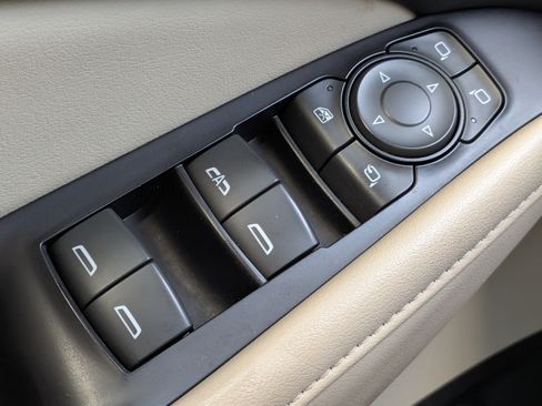 Used 2020 Buick Enclave Premium w/ Sun and Sites Package FWD image 24
