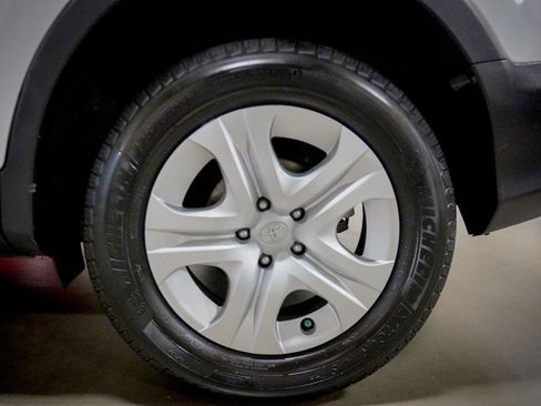 Used 2014 Toyota RAV4 LE AWD/4WD image 7