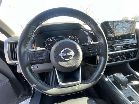 Used 2023 Nissan Pathfinder SL image 20