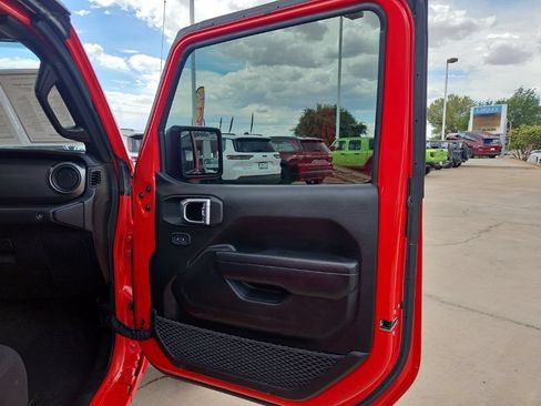 Used 2023 Jeep Gladiator Sport AWD/4WD image 13