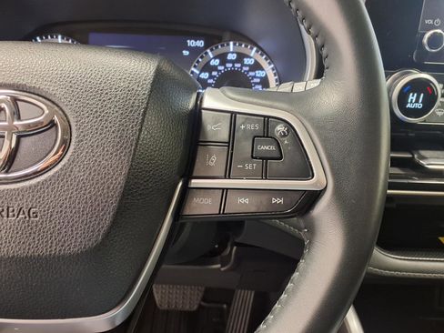 Used 2023 Toyota Highlander XLE image 21